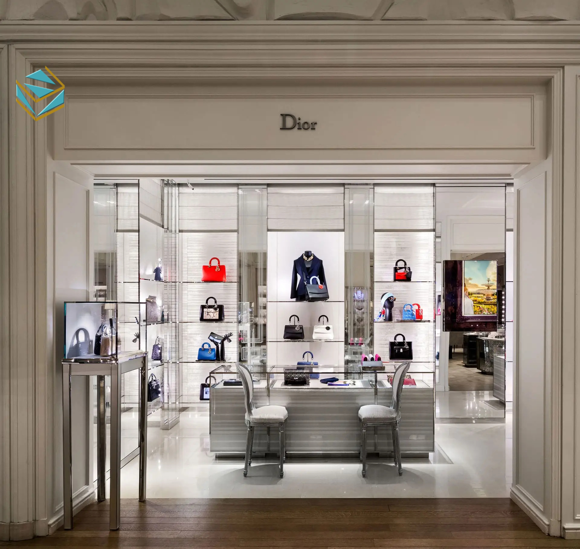 Gỗ MDF chống ẩm kết hợp kính và inox mạ vàng tạo không gian đẳng cấp.