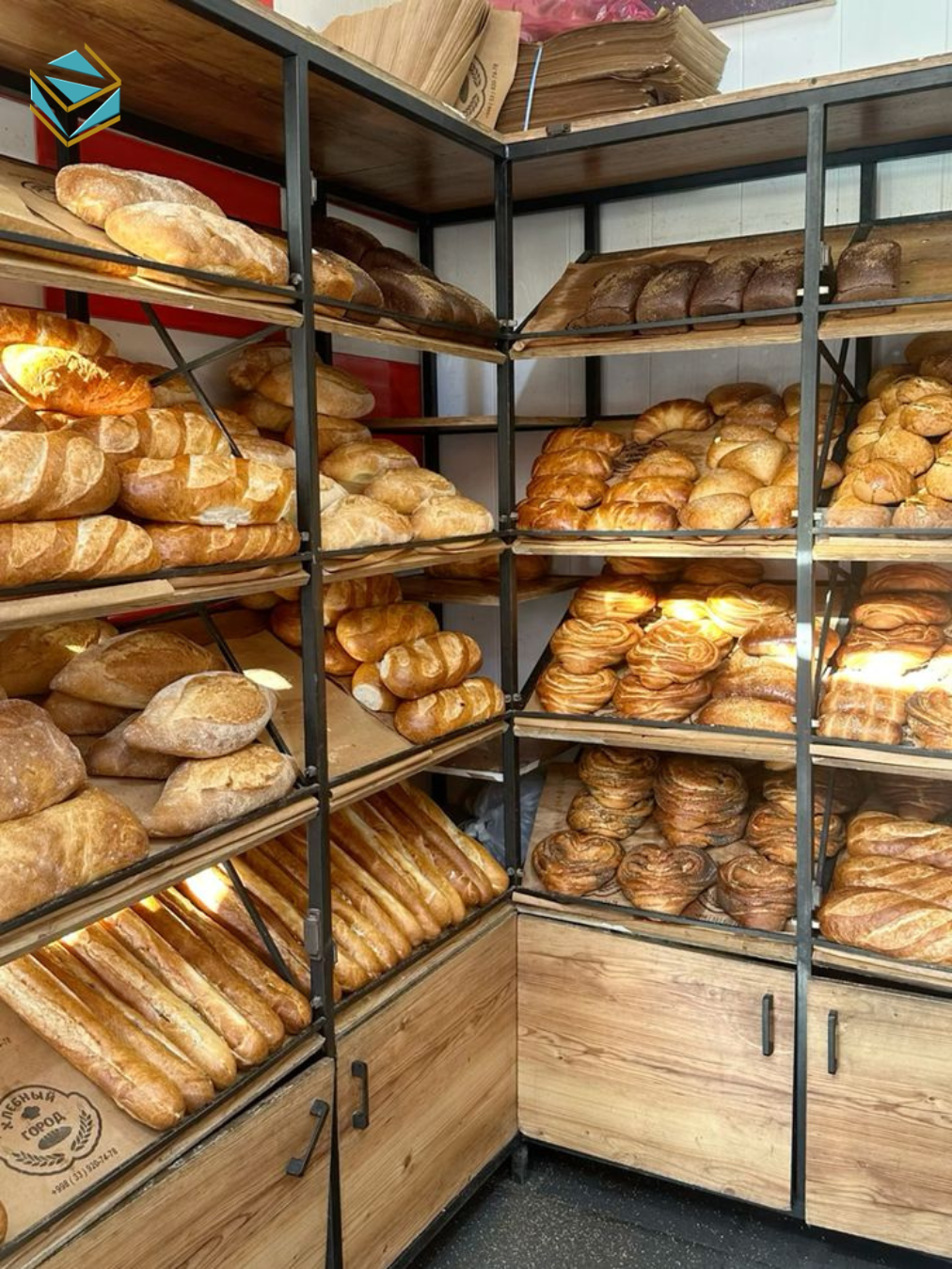 Thiết kế tủ kín giúp giữ bánh sạch và tiết kiệm thời gian lấy hàng.