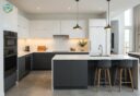 Tủ Bếp Acrylic Chữ L Hiện Đại Tối Ưu Diện Tích Phòng Bếp
